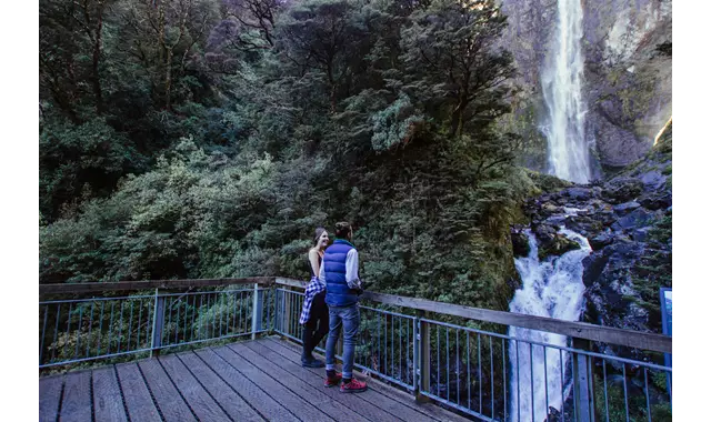 Couple at Devils Punchbowl