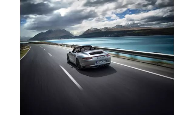 Screen Canterbury Porche Ad