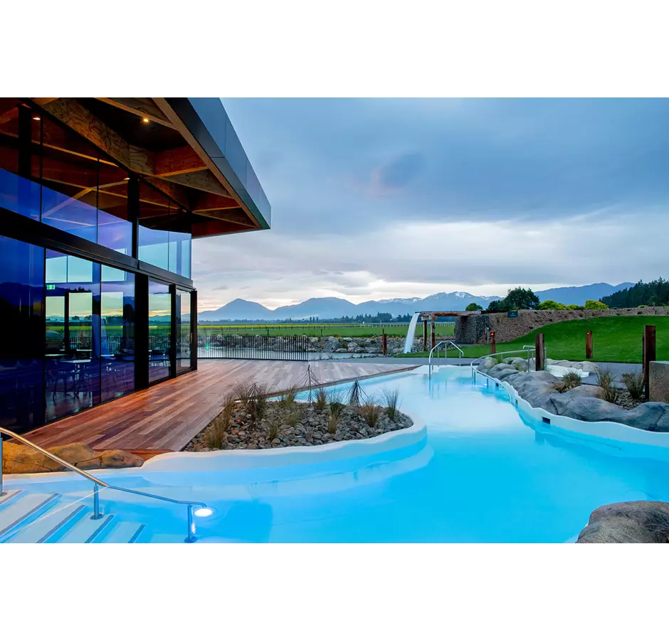 Opuke Hot Pools With Mountains
